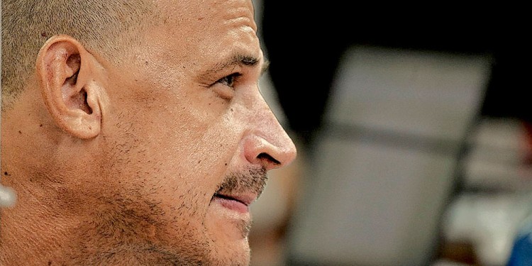 RAPADO Y NERVIOSO. Sebastián Kiczka (47) reiteró el contenido de la carta manuscrita en la que hace pocas semanas se atribuyó los ciberdelitos que se investigan.