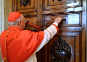 Sellaron las piezas de Francisco en el Vaticano tras el rito de constatación de su muerte