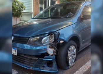 VIDEO: conductora alcoholizada chocó un poste de luz en el microcentro y se dio a la fuga