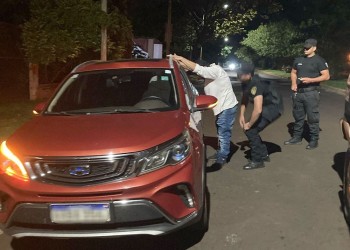 Detuvieron a un hombre por robarle el auto y dinero a su pareja tras una discusión