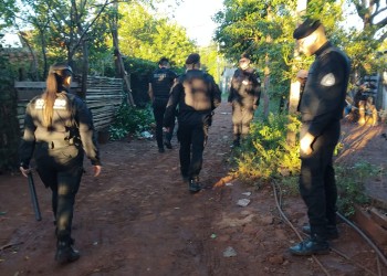 Atacaron a policías con piedras y palos y terminaron detenidos