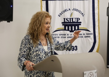 Venchiarutti disertó en Panamá y participó de un panel internacional