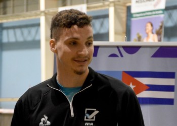 Gustavo Maciel se entrena con la Selección Argentina de vóley