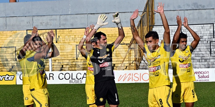 SUBIR. El Colectivero quiere achicar la brecha con los puestos de clasificación.