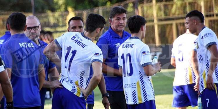 UNA DUDA. Miguel Salinas esperará hasta lo último por Leonardo Morales.