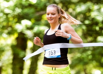 “Puestos los ojos en Jesús”