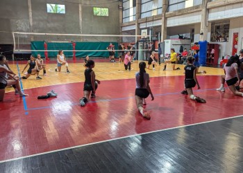 El semillero argentino de vóley sale a jugar en la capital provincial
