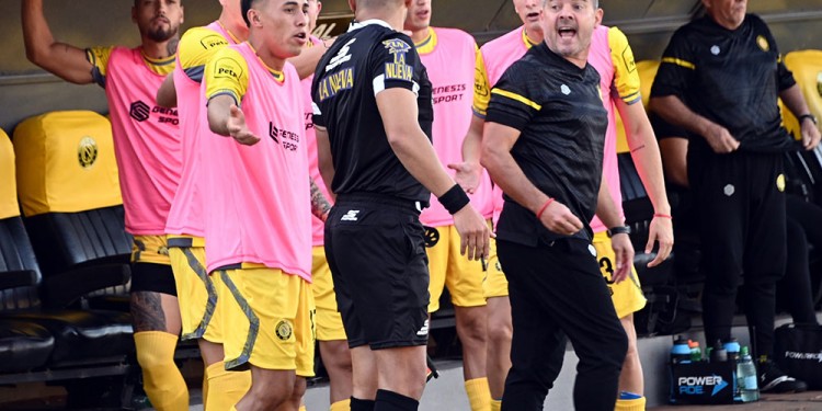 ENOJO. Crucero mostró su disgusto con el arbitraje del pasado domingo.