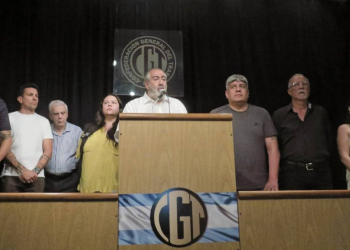 La CGT presentó un amparo judicial para frenar el DNU de Milei que limita el derecho a huelga