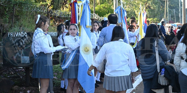 Con el corazón lleno de fe: jóvenes y adultos peregrinaron al Santuario de Fátima