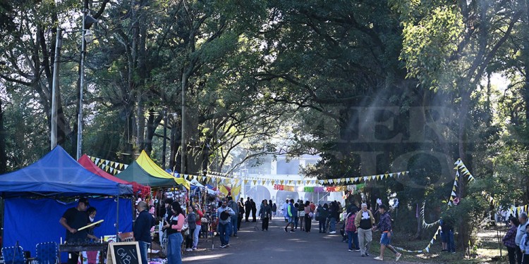 Con el corazón lleno de fe: jóvenes y adultos peregrinaron al Santuario de Fátima