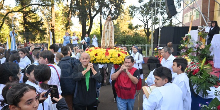 Con el corazón lleno de fe: jóvenes y adultos peregrinaron al Santuario de Fátima