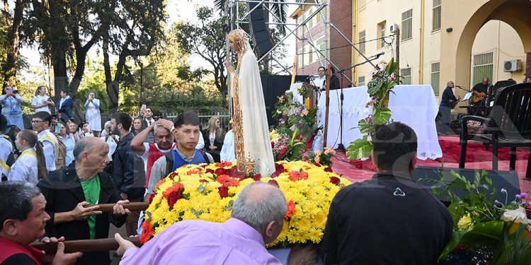 Con el corazón lleno de fe: jóvenes y adultos peregrinaron al Santuario de Fátima