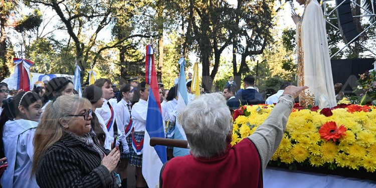 Con el corazón lleno de fe: jóvenes y adultos peregrinaron al Santuario de Fátima