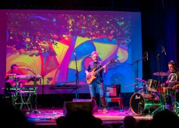 Jugo de Tigre rompe esquemas con la fuerza del jazz rock