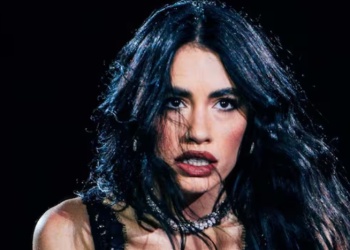 Moria Casán, lágrimas y cánticos contra Milei: la presentación de Lali en su primer Vélez