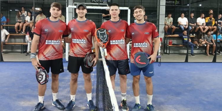 PARTIDAZO. Los Salazar, junto a Cardozo y Machado, campeones en Segunda.