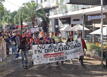 Prestadores de discapacidad marcharon en Posadas contra los recortes y la precarización