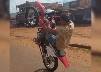 Detienen a un joven en Iguazú: hacía maniobras peligrosas en moto y compartía  los videos en redes sociales
