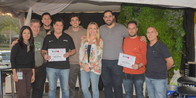 TRABAJO CONJUNTO. En la feria se generaron espacios de vinculación entre empresas, emprendedores y la comunidad.