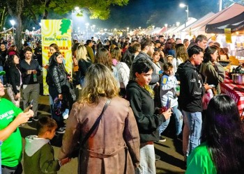 La Feria Brilla Sarita a pleno, con más de 60 emprendedores en un escenario histórico