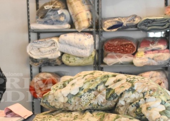 Llegó el frío y todos sacaron el acolchado del ropero: cuánto cuesta limpiarlo