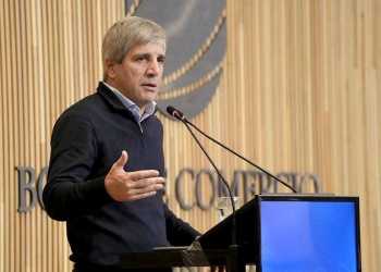 Caputo presentó la hoja de ruta fiscal: baja de retenciones e impuesto al cheque si avanza el blanqueo