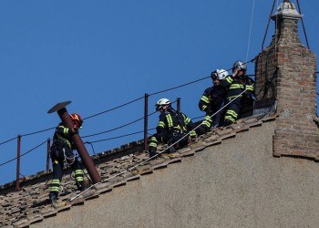 El Vaticano ya instaló la chimenea en la Capilla Sixtina para el cónclave