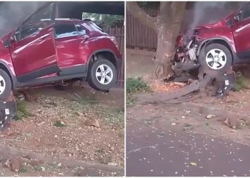 Posadeño despistó con su auto y terminó incrustado en un árbol