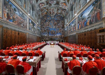Sigue el cónclave en vivo: humo negro en la primera votación de hoy