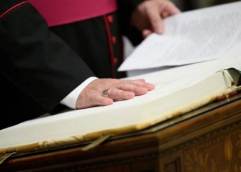 Juraron los funcionarios y oficiales del Cónclave que elegirá al nuevo Papa