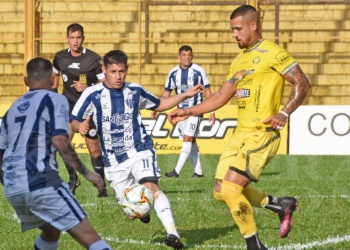 Crucero sigue sin levantar cabeza y cayó de local ante el puntero