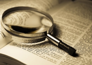 ¿Por qué palabras como “almóndiga” y “murciégalo” están en el diccionario, si no son correctas?