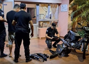 Terminó detenido por desarmar vehículos y cambiar las partes originales