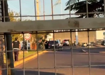 Tiros y fuga en la cabecera del puente: auto paraguayo ingresó a Posadas cargado de marihuana