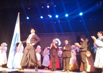 Posadas recibe al 25 de Mayo con una peña y velada de gala