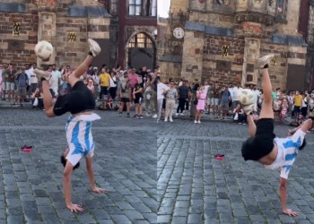 Con su fútbol freestyle, el misionero Ignacio Chávez dio un espectáculo callejero en República Checa