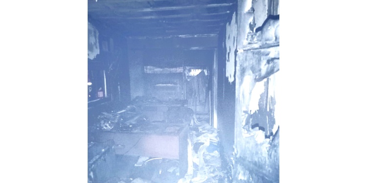 LA ESCENA. Los ladrones habrían arrojado combustible para iniciar el fuego.