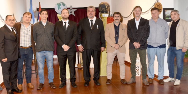 MASONERÍA MISIONERA Miembros de las logias participaron en la inauguración de la muestra en homenaje a Roque Pérez.