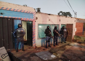 Tres detenidos y droga incautada en operativos policiales en Posadas y Apóstoles