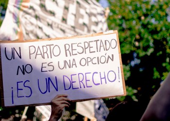 A 20 años de la ley de parto humanizado, especialistas advierten que aún hay desafíos