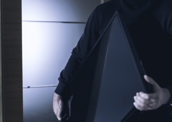 Oberá: aprovecharon que el amigo se durmió y le robaron el televisor