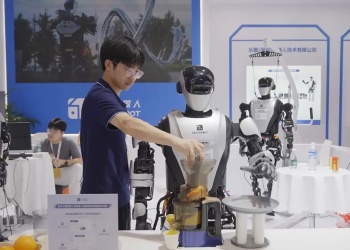 Robots humanoides chinos ya trabajan en ventas, seguridad y logística