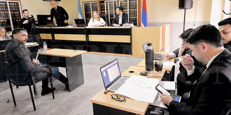 SAMIR DAOU. El profesor de educación física mendocino en el instante de responder las preguntas de la fiscal María Laura Álvarez y los defensores del encartado.