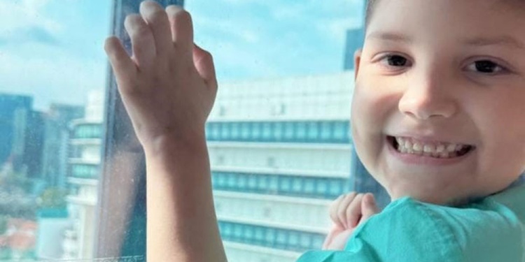 CUENTA REGRESIVA. “Todo listo” compartió Natalia, su mamá, en redes junto a esta fotografía del pequeño de seis años.