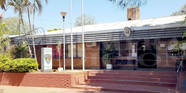 INVESTIGACIÓN. Personal de la Séptima recorrió la zona en busca de los motochorros, quienes escaparon a toda velocidad.