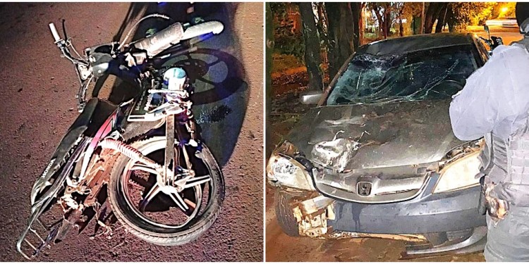 HUELLAS DEL IMPACTO. La motocicleta en la que viajaban padre e hijo, y el automóvil que abandonó el conductor.