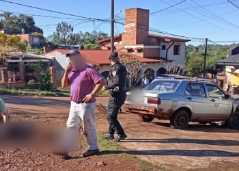 Eldorado: falló el freno de mano, atropelló a una persona y se incrustó en una casa
