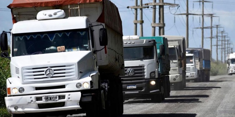 PREOCUPACIÓN Y ENOJO. La decisión del Gobierno nacional de desregular el transporte amenaza con provocar un caos.