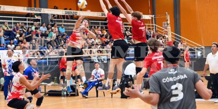 CON LO JUSTO. A los varones le alcanzó los dos triunfos del inicio para avanzar.